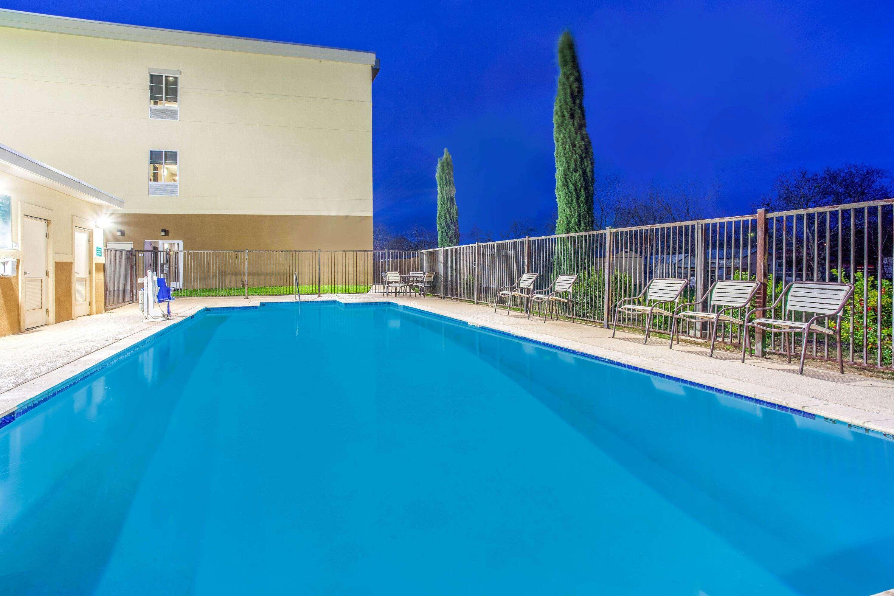 Hotel La Quinta By Wyndham Gonzales Tx Extérieur photo